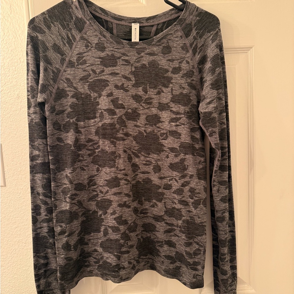 Athleta Gray Floral-Print Long Sleeve shirt